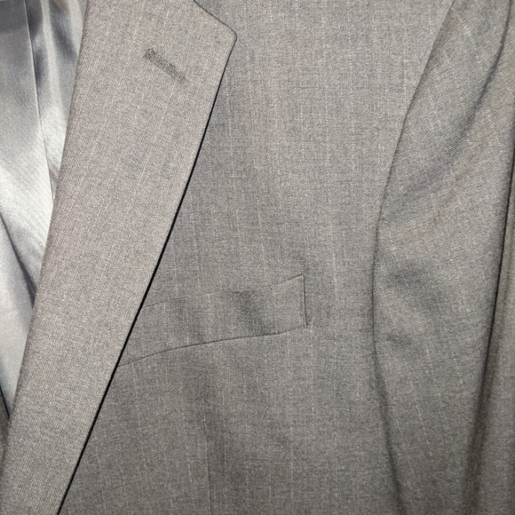 EUC Banana Republic FS Suit 42S 35x30 standard fit - Picture 6 of 15